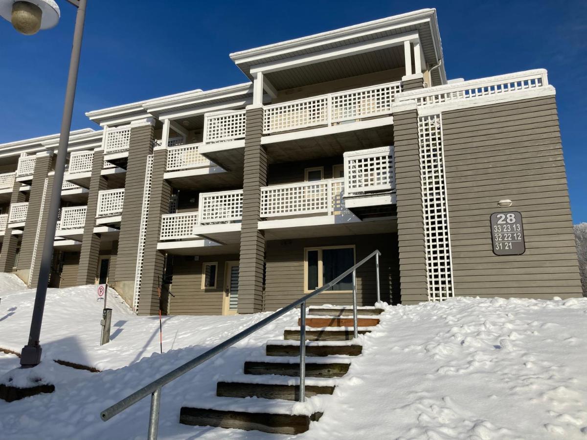 Ski-In, Ski-Out Chaleureux Studio Loft Au Pied Des Pistes De Ski Apartment Stoneham Bagian luar foto
